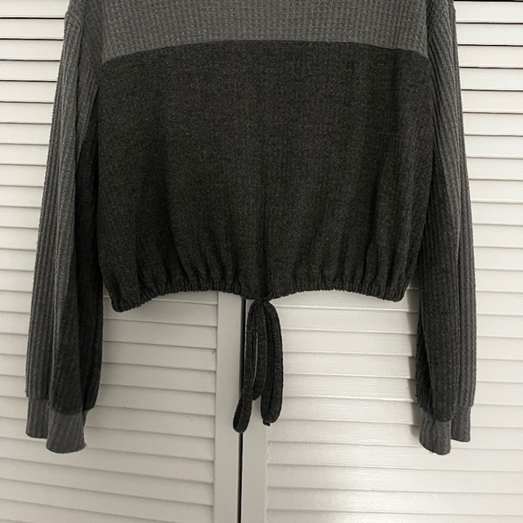 Hollister Two Toned Open Back Sweater - Picture 2 of 5